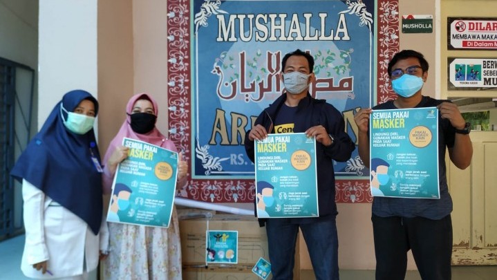 Alumni SMA Cendana Duri Angkatan 2004 Serahkan APD Ke RS Permata Hati Duri Alumni SMA Cendana Duri Angkatan 2004 Serahkan APD Ke RS Permata Hati Duri